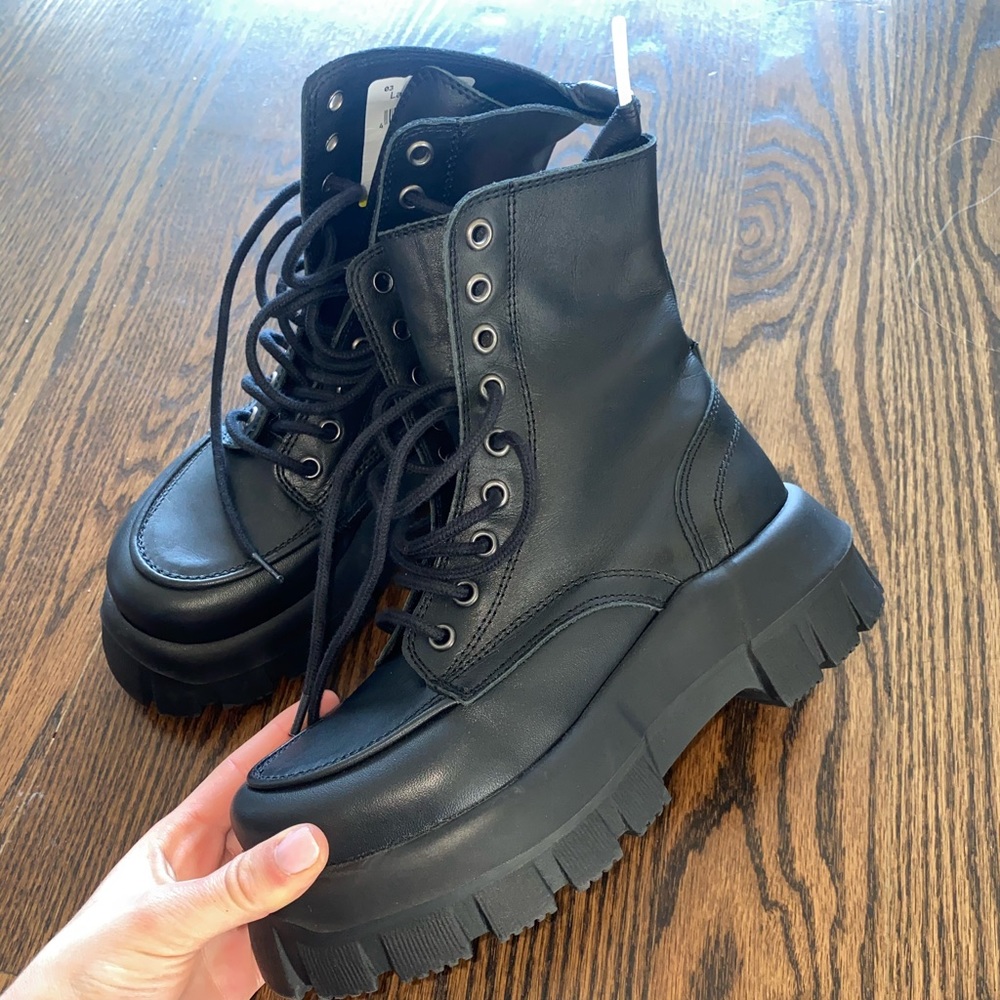 TOPSHOP Ava Platform Combat Boot In Black